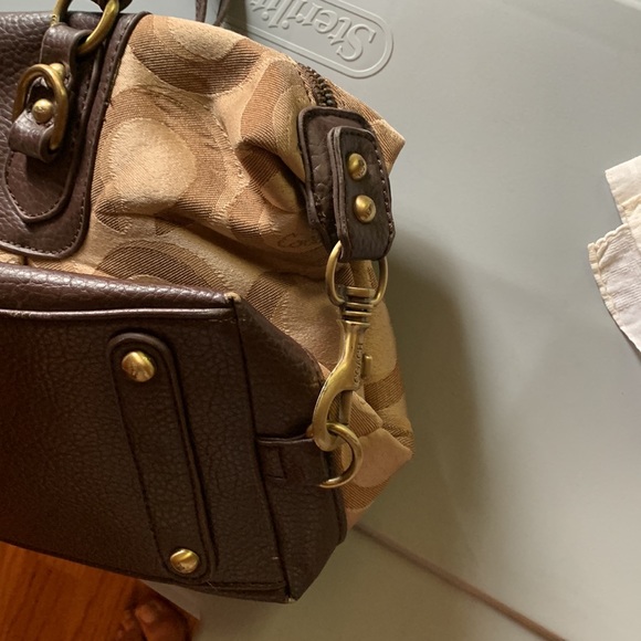 Coach - Picture 3 of 6